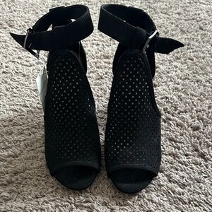 Universal Thread Black Peep-Toe Heels